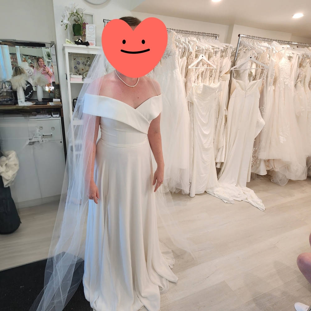 Elegant Off-Shoulder White Wedding Dress